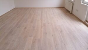 Dřevěná podlaha Exclusive floors Dub přírodní rustik s voděodolnou ochranou. Dřevěné podlahy máme skladem. Akční ceny… –…