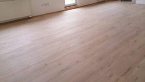 Dřevěná podlaha Exclusive floors Dub přírodní rustik s voděodolnou ochranou. Dřevěné podlahy máme skladem. Akční ceny… –…