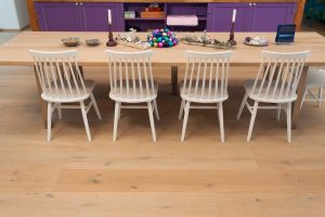 Dřevěná podlaha Exclusive floors Dub přírodní rustik s voděodolnou ochranou. Dřevěné podlahy máme skladem. Akční ceny… –…
