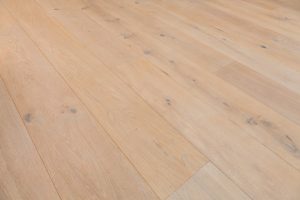 Dřevěná podlaha Exclusive floors Dub přírodní rustik s voděodolnou ochranou. Dřevěné podlahy máme skladem. Akční ceny… –…