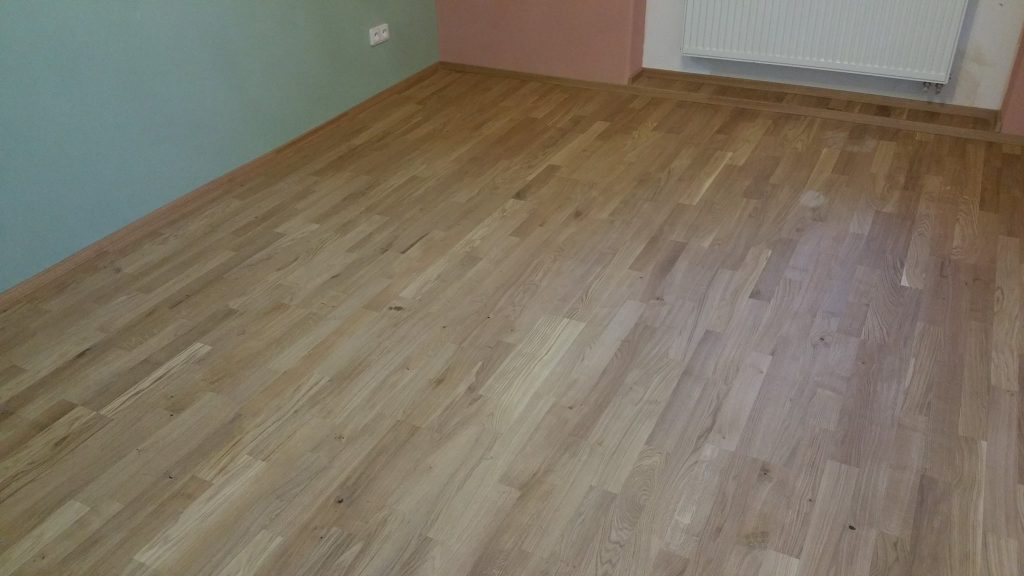 Dřevěná podlaha Exclusive floors Dub přírodní rustik s voděodolnou ochranou. Dřevěné podlahy máme skladem. Akční ceny… –…