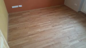 Dřevěná podlaha Exclusive floors Dub přírodní rustik s voděodolnou ochranou. Dřevěné podlahy máme skladem. Akční ceny… –…