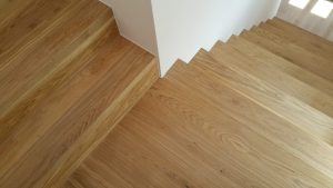 Výroba a montáž dřevěného obkladu schodiště. Obklad schodiště zhotovíme do 3 – 4 týdnů od objednání. Pro kalkulaci…