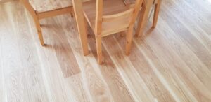 Dřevěná podlaha Exclusive floors Dub přírodní rustik s voděodolnou ochranou. Dřevěné podlahy máme skladem. Akční ceny… –…