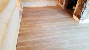Dřevěné podlahy Exclusive floors zvládnou i rozlité červené víno a další rozlité tekutiny. Podívejte se na video test. –…