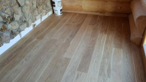 Dřevěné podlahy Exclusive floors zvládnou i rozlité červené víno a další rozlité tekutiny. Podívejte se na video test. –…