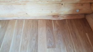 Dřevěné podlahy Exclusive floors zvládnou i rozlité červené víno a další rozlité tekutiny. Podívejte se na video test. –…
