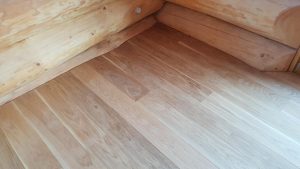 Dřevěné podlahy Exclusive floors zvládnou i rozlité červené víno a další rozlité tekutiny. Podívejte se na video test. –…