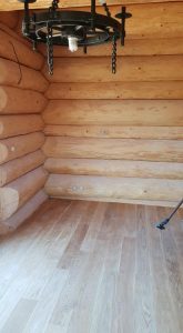 Dřevěné podlahy Exclusive floors zvládnou i rozlité červené víno a další rozlité tekutiny. Podívejte se na video test. –…