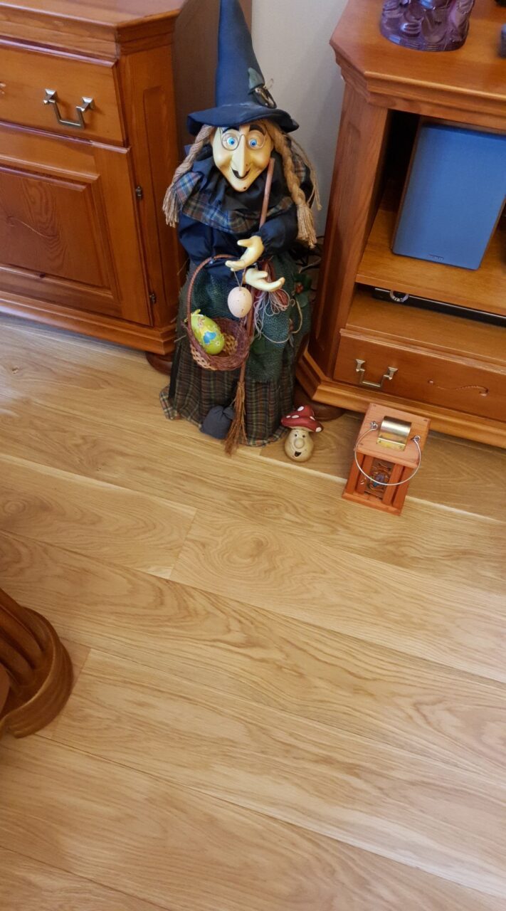 Dřevěná podlaha Exclusive floors Dub přírodní rustik s voděodolnou ochranou. Dřevěné podlahy máme skladem. Akční ceny… –…