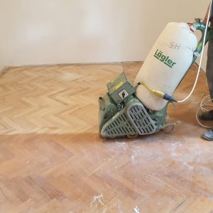 Renovace bukových parket u zákazníka v Brně. – realizace podlahy Exclusive Floors