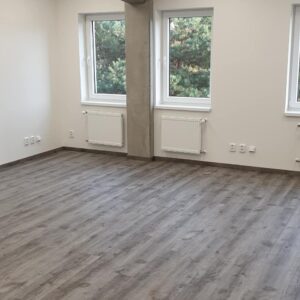Pokládka vinylové podlahy v kancelářích v nové výrobní hale. – fotka 3 z realizace Exclusive Floors