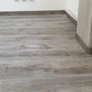 Pokládka vinylové podlahy v kancelářích v nové výrobní hale. – fotka 5 z realizace Exclusive Floors