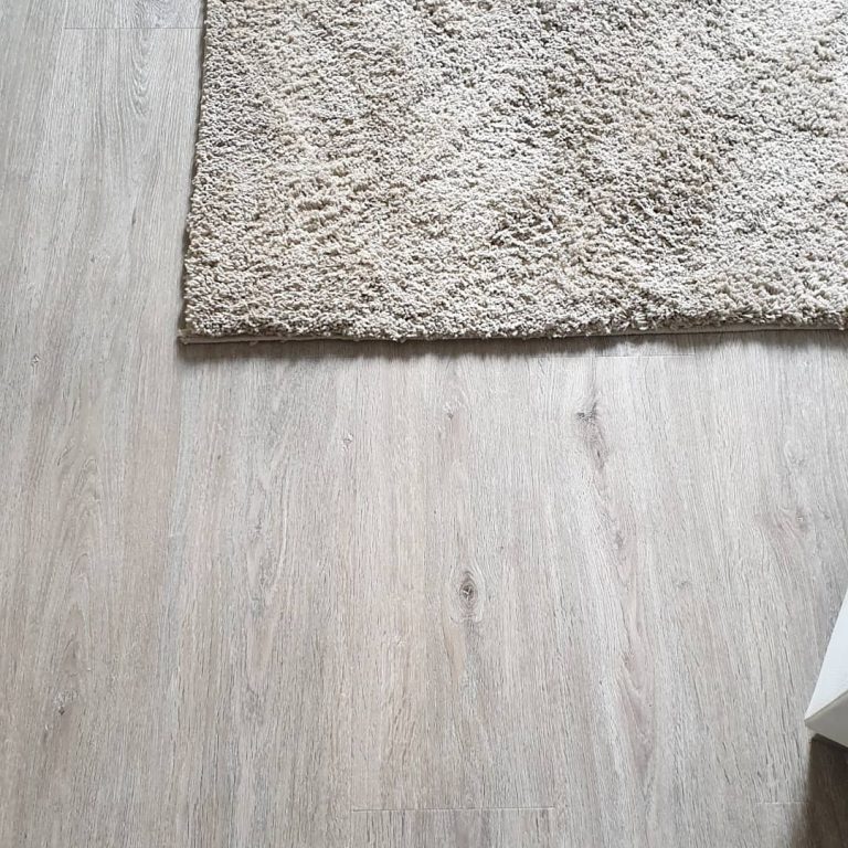 Dokončena pokládka vinylové podlahy Dub bělený v RD ve Struhařově. A jedeme dál…😉 – realizace podlahy Exclusive Floors