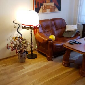 Realizace dřevéné podlahy Dub přírodní rustik s vodě a skvrnám odolným povrchem – www.exclusivefloors.cz. – fotka 5 z…