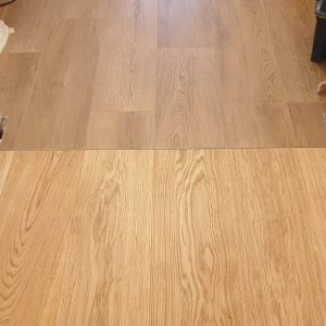 Další naše realizace v Praze, 150m2 dřevěná podlaha Exclusive floors Dub kartáčovaný, 25 cm široké prkno, s přírodním… –…