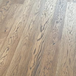 Realizace dřevěné podlahy Exclusive floors Dub světlý Elegant 190mm v RD v Děčíně. – fotka 4 z realizace Exclusive Floors