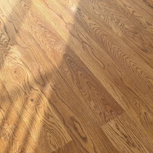 Realizace dřevěné podlahy Exclusive floors Dub světlý Elegant 190mm v RD v Děčíně. – fotka 3 z realizace Exclusive Floors