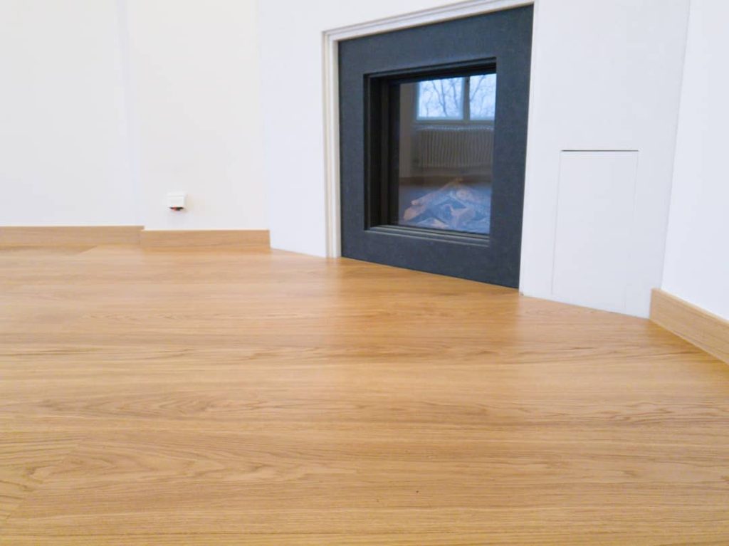 Dřevěná podlaha Exclusive floors Dub přírodní rustik s voděodolnou ochranou. Dřevěné podlahy máme skladem. Akční ceny… –…