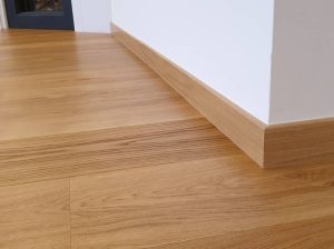 Dřevěná podlaha Exclusive floors Dub přírodní rustik s voděodolnou ochranou. Dřevěné podlahy máme skladem. Akční ceny… –…