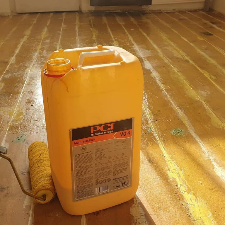 Penetrace a stěrkování dřevěné podlahy nivelační stěrkou… Další ukázky z realizací na našem webu www.exclusivefloor……