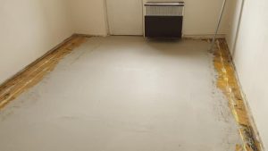 Penetrace a stěrkování dřevěné podlahy nivelační stěrkou… Další ukázky z realizací na našem webu www.exclusivefloor……