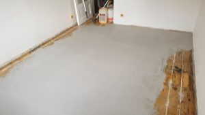 Penetrace a stěrkování dřevěné podlahy nivelační stěrkou… Další ukázky z realizací na našem webu www.exclusivefloor……