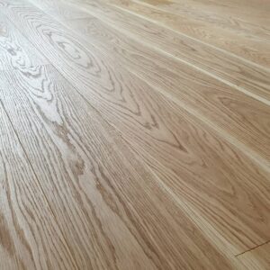 Realizace dřevěné podlahy Exclusive floors Dub světlý Elegant 190mm v RD v Děčíně. – fotka 2 z realizace Exclusive Floors