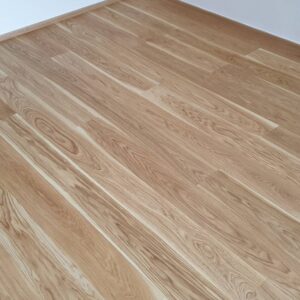 Realizace dřevěné podlahy Exclusive floors Dub světlý Elegant 190mm v RD v Děčíně. – fotka 6 z realizace Exclusive Floors