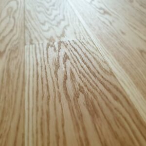 Realizace dřevěné podlahy Exclusive floors Dub světlý Elegant 190mm v RD v Děčíně. – fotka 7 z realizace Exclusive Floors