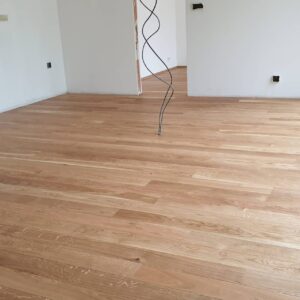 Dřevěná podlaha Exclusive floors Dub přírodní rustik s voděodolnou ochranou. Dřevěné podlahy máme skladem. Akční ceny… –…