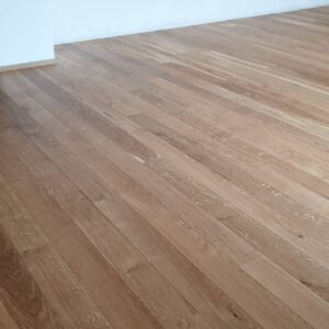 Dřevěná podlaha Exclusive floors Dub přírodní rustik s voděodolnou ochranou. Dřevěné podlahy máme skladem. Akční ceny… –…