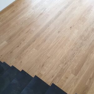 Dřevěná podlaha Exclusive floors Dub přírodní rustik s voděodolnou ochranou. Dřevěné podlahy máme skladem. Akční ceny… –…
