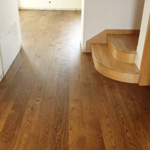 Realizace dřevěné podlahy Exclusive floors Dub tmavě hnědý v RD – www.exclusivefloors.cz. – fotka 10 z realizace…
