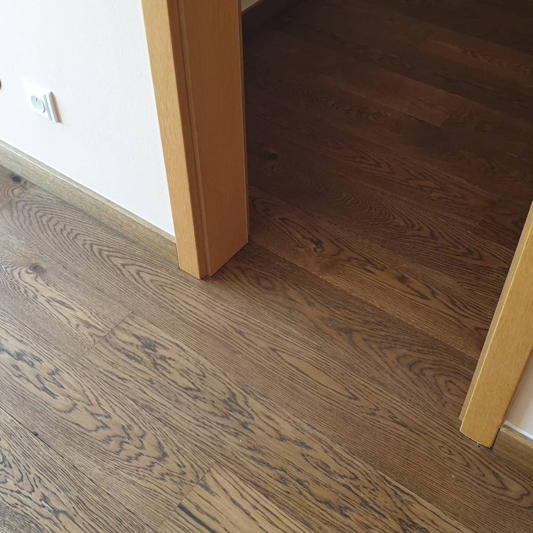 Dřevěná podlaha Exclusive floors Dub přírodní rustik s voděodolnou ochranou. Dřevěné podlahy máme skladem. Akční ceny… –…