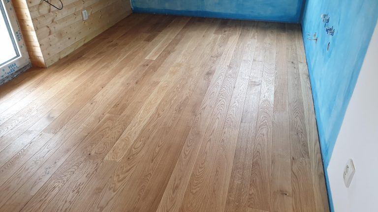 Dřevěná podlaha Exclusive floors Dub přírodní rustik s voděodolnou ochranou. Dřevěné podlahy máme skladem. Akční ceny… –…