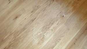 Dřevěná podlaha Exclusive floors Dub přírodní rustik s voděodolnou ochranou. Dřevěné podlahy máme skladem. Akční ceny… –…