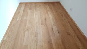 Dřevěná podlaha Exclusive floors Dub přírodní rustik s voděodolnou ochranou. Dřevěné podlahy máme skladem. Akční ceny… –…