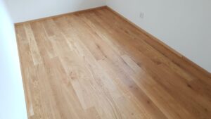 Dřevěná podlaha Exclusive floors Dub přírodní rustik s voděodolnou ochranou. Dřevěné podlahy máme skladem. Akční ceny… –…