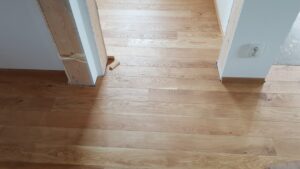 Dřevěná podlaha Exclusive floors Dub přírodní rustik s voděodolnou ochranou. Dřevěné podlahy máme skladem. Akční ceny… –…
