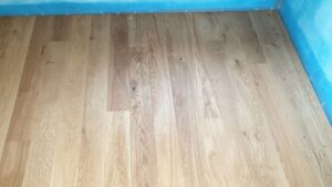 Dřevěná podlaha Exclusive floors Dub přírodní rustik s voděodolnou ochranou. Dřevěné podlahy máme skladem. Akční ceny… –…