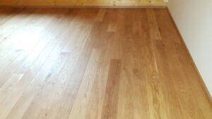Dřevěná podlaha Exclusive floors Dub přírodní rustik s voděodolnou ochranou. Dřevěné podlahy máme skladem. Akční ceny… –…