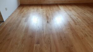Dřevěná podlaha Exclusive floors Dub přírodní rustik s voděodolnou ochranou. Dřevěné podlahy máme skladem. Akční ceny… –…