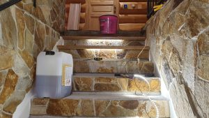 Montáž dřevěného schodiště s LED podsvícením…. – realizace podlahy Exclusive Floors