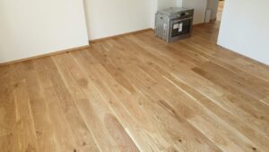 Realizace dřevěné podlahy Exclusive floors Dub světlý Elegant 190mm v RD v Děčíně. – fotka 4 z realizace Exclusive Floors