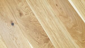 Realizace dřevěné podlahy Exclusive floors Dub světlý Elegant 190mm v RD v Děčíně. – fotka 6 z realizace Exclusive Floors