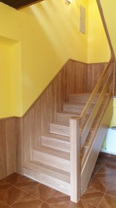 Renovace schodiště, výměna zábradlí a obložení stěny dřevěnou podlahou Exclusive floors. www.exclusivefloors.cz. – fotka 7…