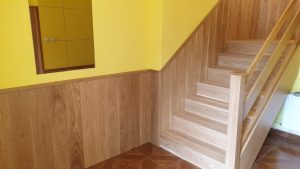 Renovace schodiště, výměna zábradlí a obložení stěny dřevěnou podlahou Exclusive floors. www.exclusivefloors.cz. – fotka 6…