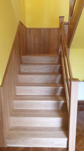 Renovace schodiště, výměna zábradlí a obložení stěny dřevěnou podlahou Exclusive floors. www.exclusivefloors.cz. – fotka 4…