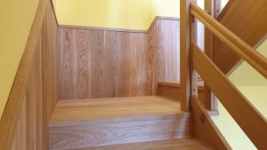 Renovace schodiště, výměna zábradlí a obložení stěny dřevěnou podlahou Exclusive floors. www.exclusivefloors.cz. – fotka 9…